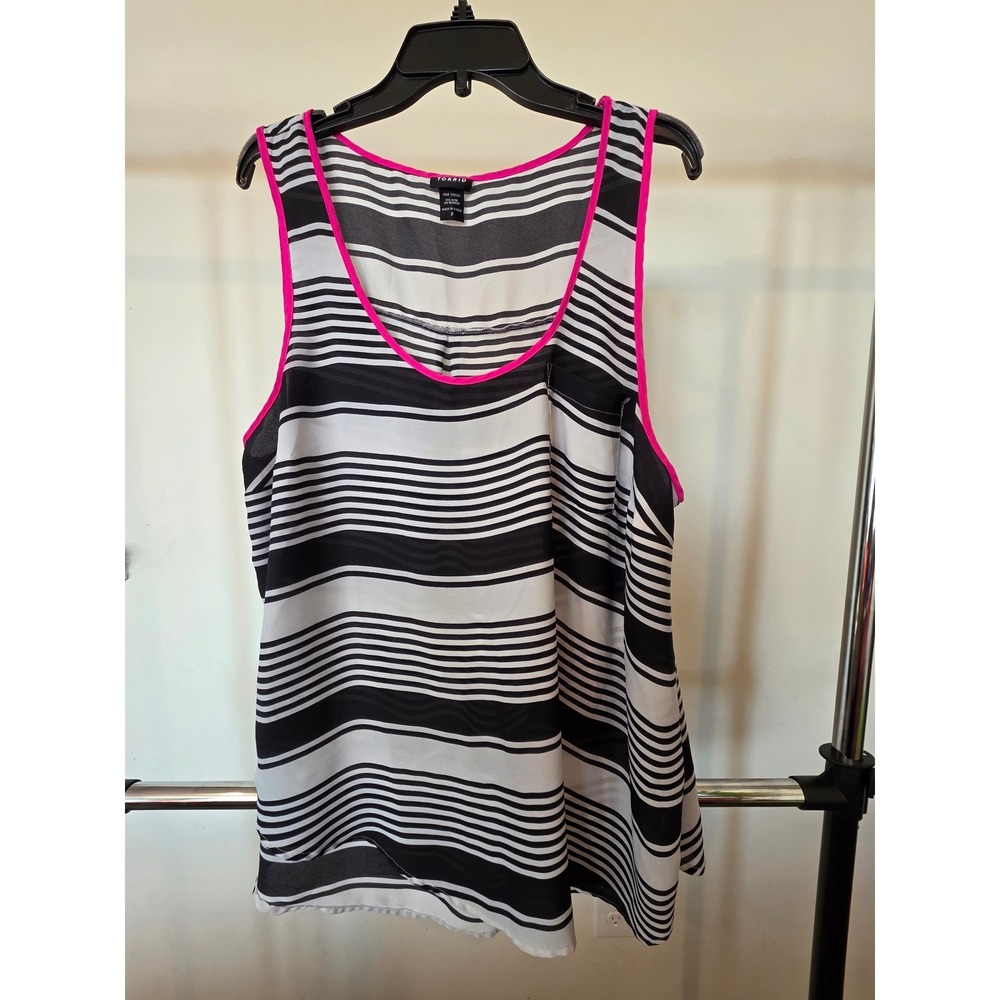 Women's sz 2X Torrid Black White Stripe Pink Trim Tank Top Plus Spring Summer